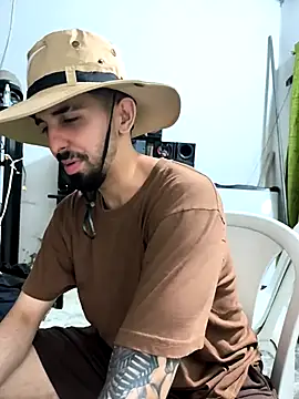 Snapshot of giannis090 chatting on October 2025 04:42:01 AM giannis090 online show from October 2025 04:42:01 AM