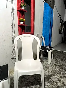 Snapshot of giannis090 chatting on October 2025 05:27:01 AM giannis090 online show from October 2025 05:27:01 AM