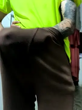 Snapshot of giannis090 chatting on October 2025 05:37:01 AM giannis090 online show from October 2025 05:37:01 AM