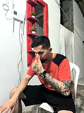 Snapshot of giannis090 chatting on October 2025 08:39:02 PM giannis090 online show from October 2025 08:39:02 PM