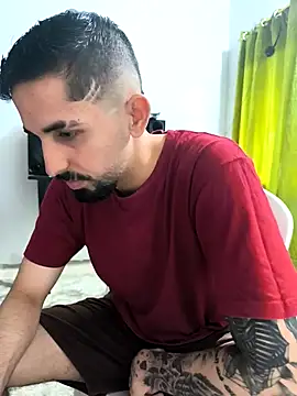 Snapshot of giannis090 chatting on October 2025 09:58:02 PM giannis090 online show from October 2025 09:58:02 PM