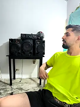 Snapshot of giannis090 chatting on October 2025 07:35:02 PM giannis090 online show from October 2025 07:35:02 PM