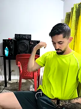 Snapshot of giannis090 chatting on October 2025 08:16:02 PM giannis090 online show from October 2025 08:16:02 PM