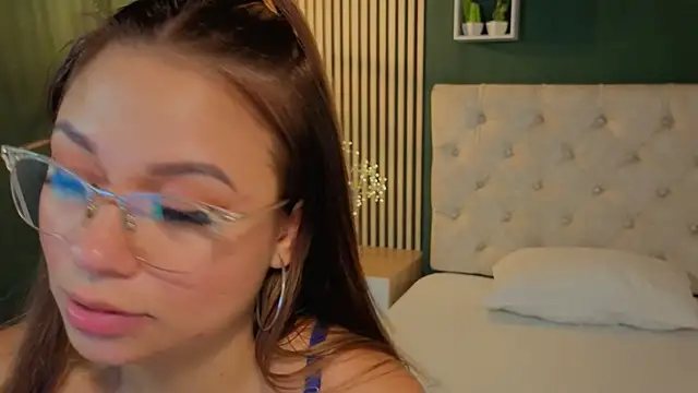 sky collinss online show from November 2025 07:36:02 PM