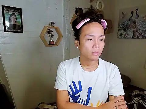 YourNikkieXxx online show from October 2025 04:49:02 PM