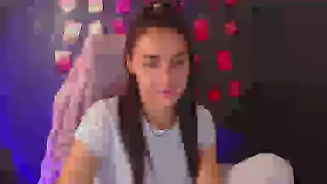 Snapshot of Aurora_Loveu chatting on November 2025 07:30:01 AM Aurora Loveu online show from November 2025 07:30:01 AM