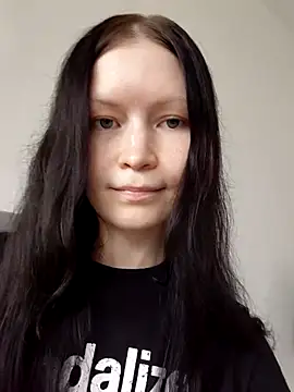 Snapshot of DragonFoxie chatting on October 2025 11:54:01 AM DragonFoxie online show from October 2025 11:54:01 AM