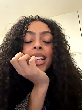 Snapshot of yasmingarcia chatting on November 2025 09:17:02 PM yasmingarcia online show from November 2025 09:17:02 PM