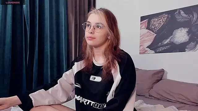 Snapshot of VedaSchulz chatting on October 2025 06:50:01 PM VedaSchulz online show from October 2025 06:50:01 PM