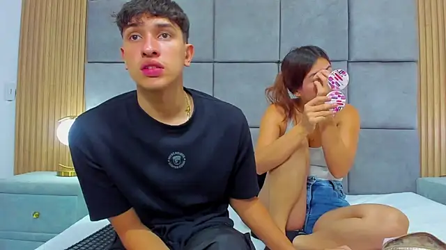 ChanellandMax online show from November 2025 01:10:01 PM