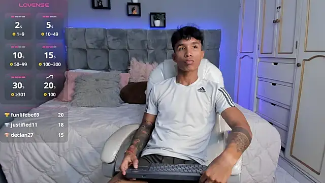 Frank98  online show from September 2025 11:04:02 PM