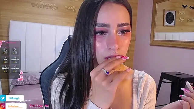 Abril Velvet a  online show from October 2025 12:58:01 PM