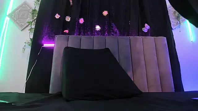 AkiraStone  online show from October 2025 12:00:02 PM