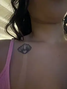 ReinaChloe online show from October 2025 04:06:02 PM