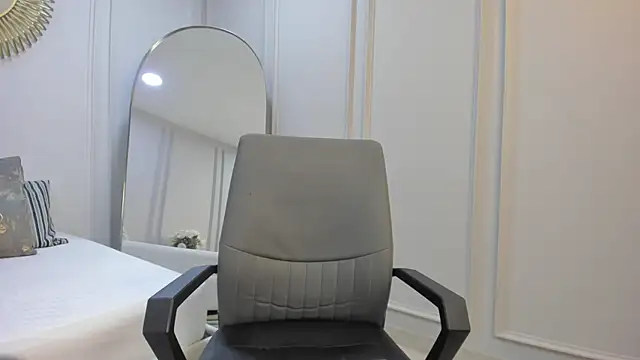 CharlotteBrownn  online show from October 2025 01:25:02 AM