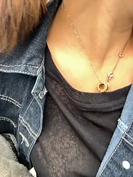 Snapshot of feifei_521 chatting on September 2025 02:33:02 AM feifei 521 online show from September 2025 02:33:02 AM