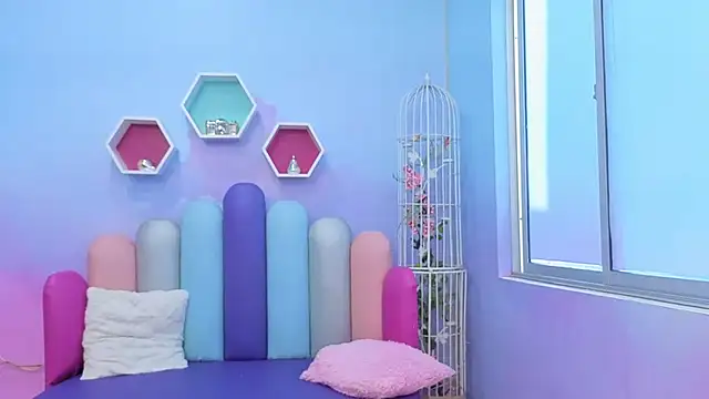 Issa Skinny  online show from October 2025 11:41:02 AM