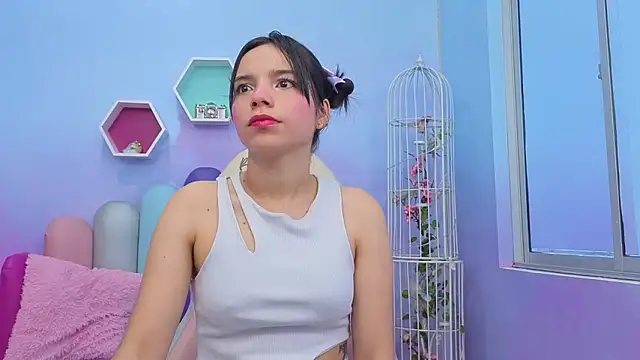 Issa Skinny  online show from November 2025 11:33:02 AM