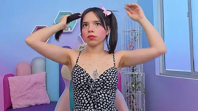 Issa Skinny  online show from November 2025 11:42:02 AM