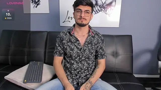 AaronFuentes7 online show from September 2025 07:36:01 PM