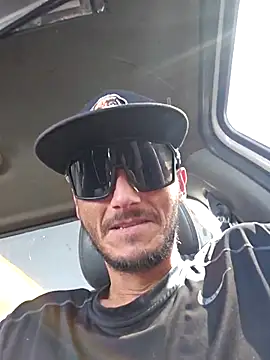 Snapshot of Romance32 chatting on October 2025 06:38:02 PM Romance32 online show from October 2025 06:38:02 PM