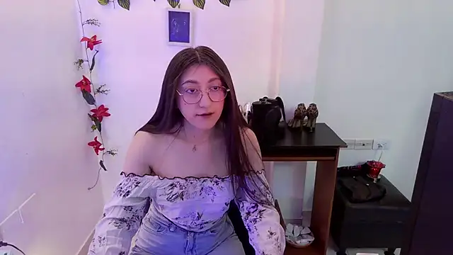 lia montserrat online show from September 2025 12:32:02 PM