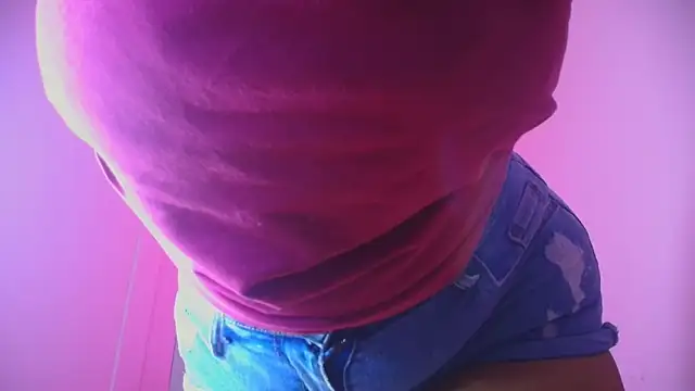 Cristal hott1 online show from October 2025 09:15:02 PM