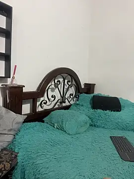 ALMAWHITE online show from November 2025 01:44:01 PM