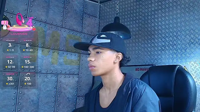 AlanCutee online show from October 2025 12:16:01 PM