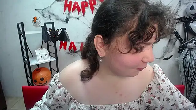 Snapshot of NeonilaLisova chatting on November 2025 12:15:01 PM NeonilaLisova online show from November 2025 12:15:01 PM