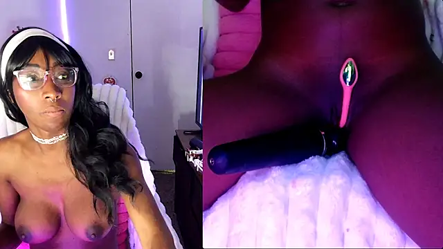 Snapshot of alys_at_college chatting on October 2025 10:44:01 AM alys at college online show from October 2025 10:44:01 AM