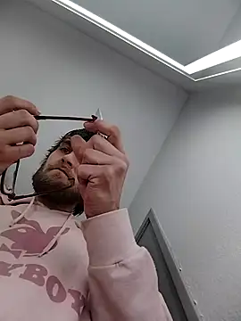 Snapshot of high3ndlowlife chatting on November 2025 05:32:02 AM high3ndlowlife online show from November 2025 05:32:02 AM