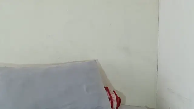 Snapshot of SexyBitchx01 chatting on October 2025 01:32:01 PM SexyBitchx01 online show from October 2025 01:32:01 PM