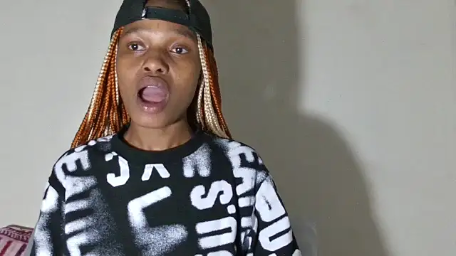 Snapshot of SexyBitchx01 chatting on October 2025 05:30:01 PM SexyBitchx01 online show from October 2025 05:30:01 PM