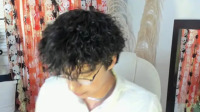 miilo wolf online show from October 2025 12:05:01 PM