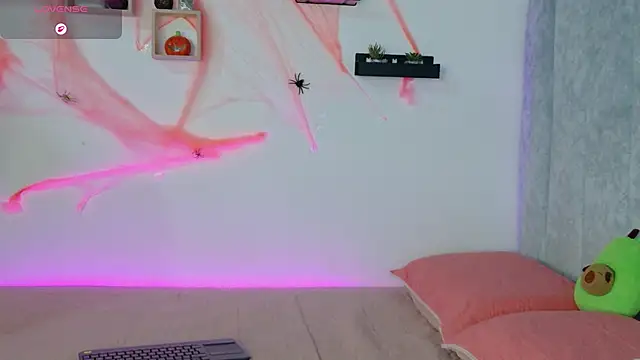 manumontoya  online show from October 2025 05:47:03 PM