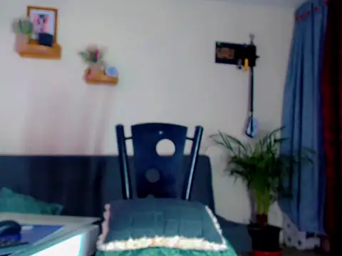 Lesly Zafiro- online show from September 2025 05:45:01 PM