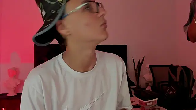 NoahLux online show from September 2025 07:04:01 PM