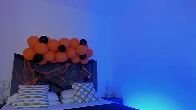 NoahLux online show from November 2025 06:32:01 PM