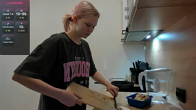 Snapshot of _Gentle_Angel_Melissa_ chatting on October 2025 04:06:02 PM Gentle Angel Melissa online show from October 2025 04:06:02 PM