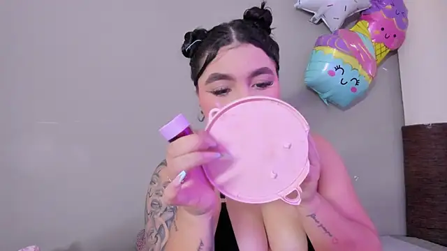 Snapshot of melody_blossom_ chatting on November 2025 08:08:01 PM melody blossom online show from November 2025 08:08:01 PM