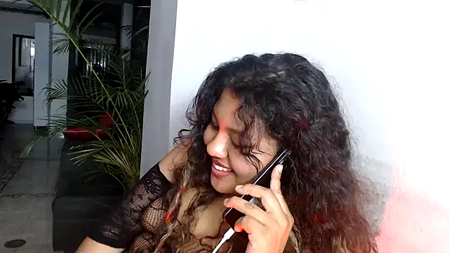 Snapshot of CloeStron chatting on October 2025 12:32:01 AM CloeStron online show from October 2025 12:32:01 AM