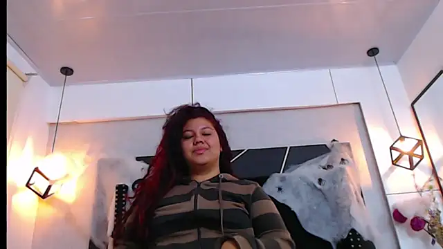 Snapshot of CloeStron chatting on October 2025 10:59:01 AM CloeStron online show from October 2025 10:59:01 AM