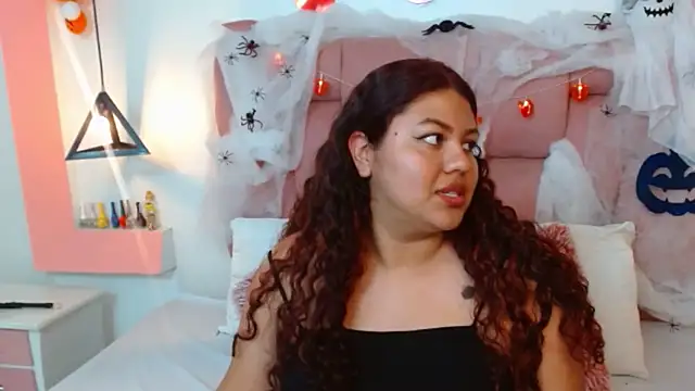 Snapshot of CloeStron chatting on October 2025 06:57:02 PM CloeStron online show from October 2025 06:57:02 PM