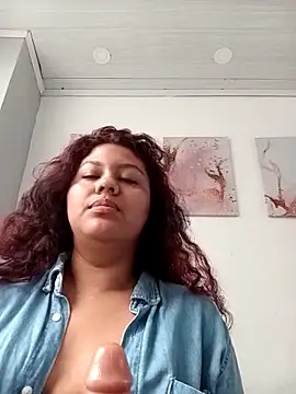 Snapshot of CloeStron chatting on November 2025 01:57:01 PM CloeStron online show from November 2025 01:57:01 PM