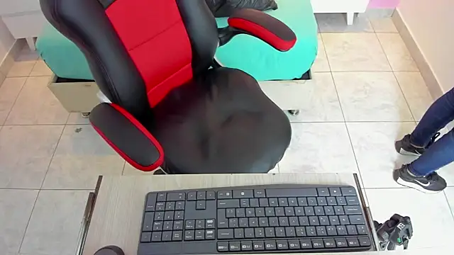 ALISSON BARKER online show from November 2025 12:18:01 PM