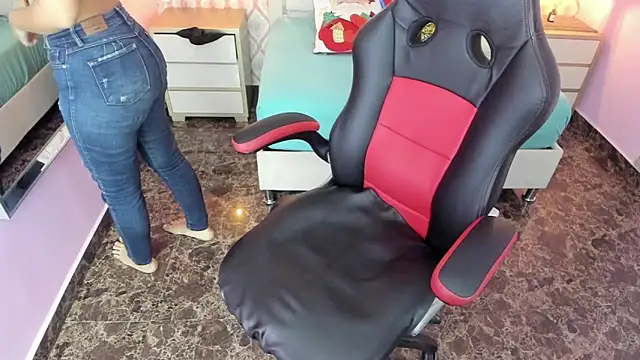 ALISSON BARKER online show from December 2025 12:33:02 PM