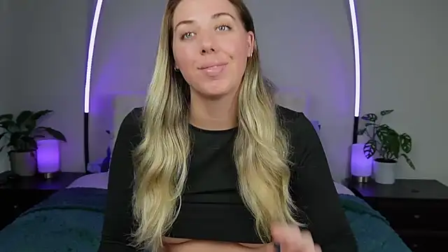 louiseberkeley online show from October 2025 04:43:02 AM