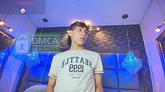 Snapshot of Twinkie_Hung chatting on September 2025 09:26:01 PM Twinkie Hung online show from September 2025 09:26:01 PM