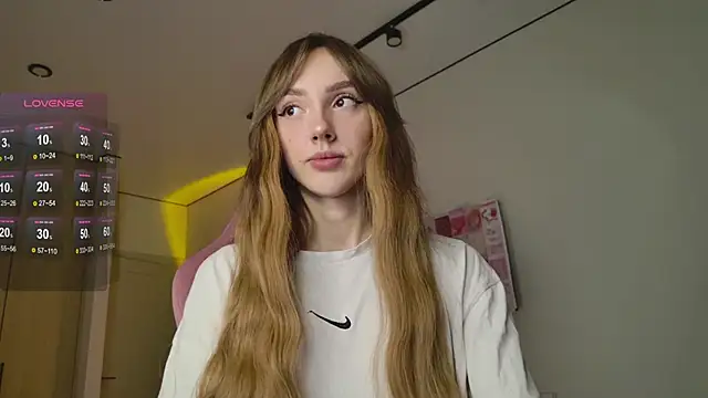 Snapshot of Lunainnk chatting on October 2025 09:57:01 PM Lunainnk online show from October 2025 09:57:01 PM